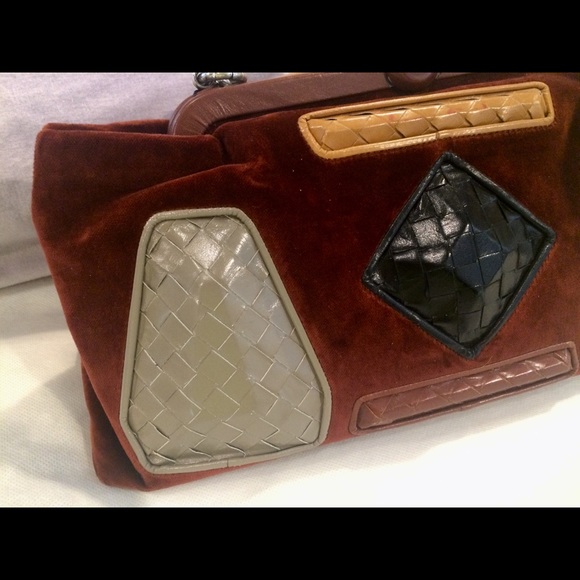 Bottega Veneta Limited Edition Velvet Leather Bag - Picture 3 of 17